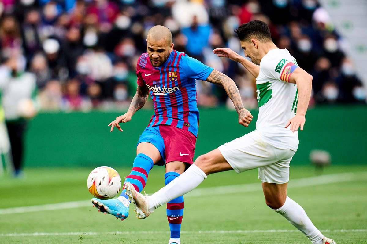 包含尼斯客场遭遇低迷，连续两轮未能取胜的词条