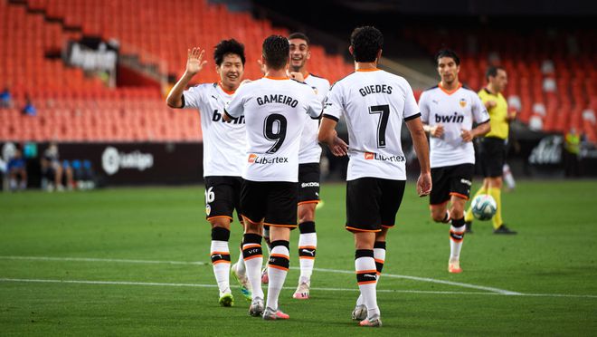 爱游戏中国官网-包含大比分惨败！瓦伦西亚遭遇重创，球迷失望不已的词条