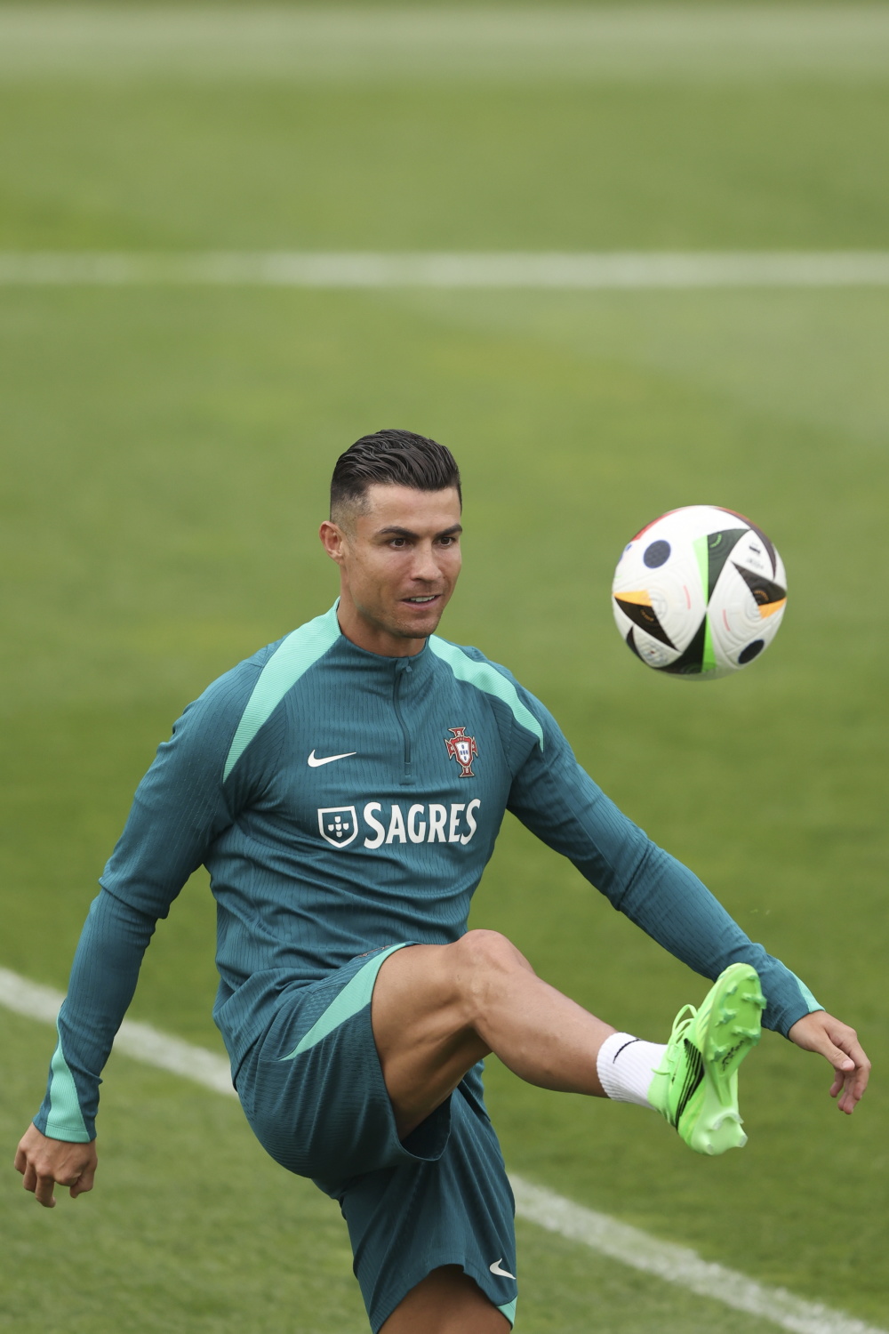 包含葡萄牙大胜保加利亚，晋级欧锦赛半决赛的词条