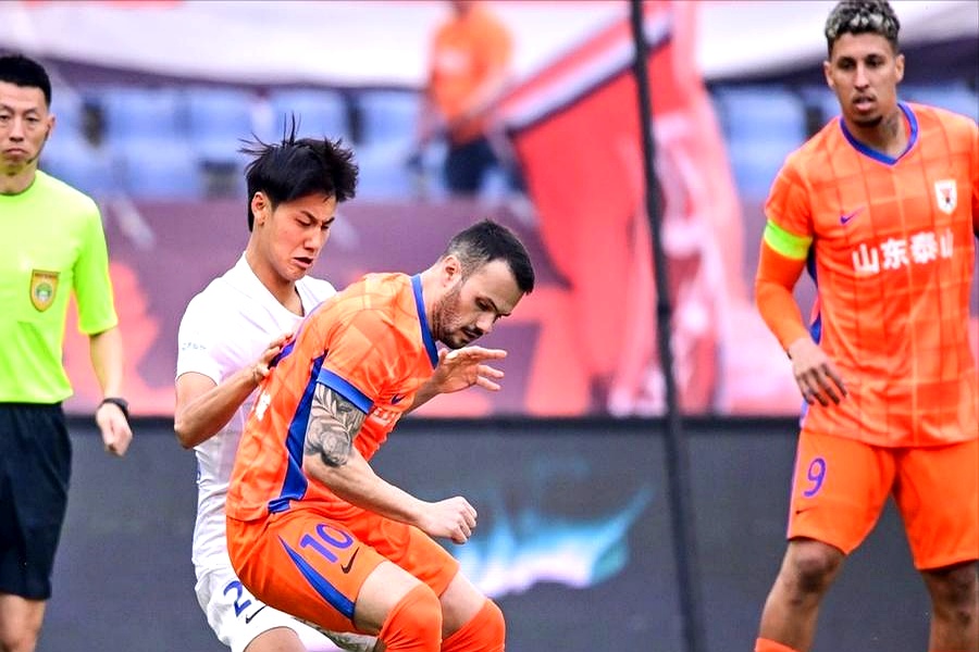 关于鲁能客场击败泰达，继续领跑的信息