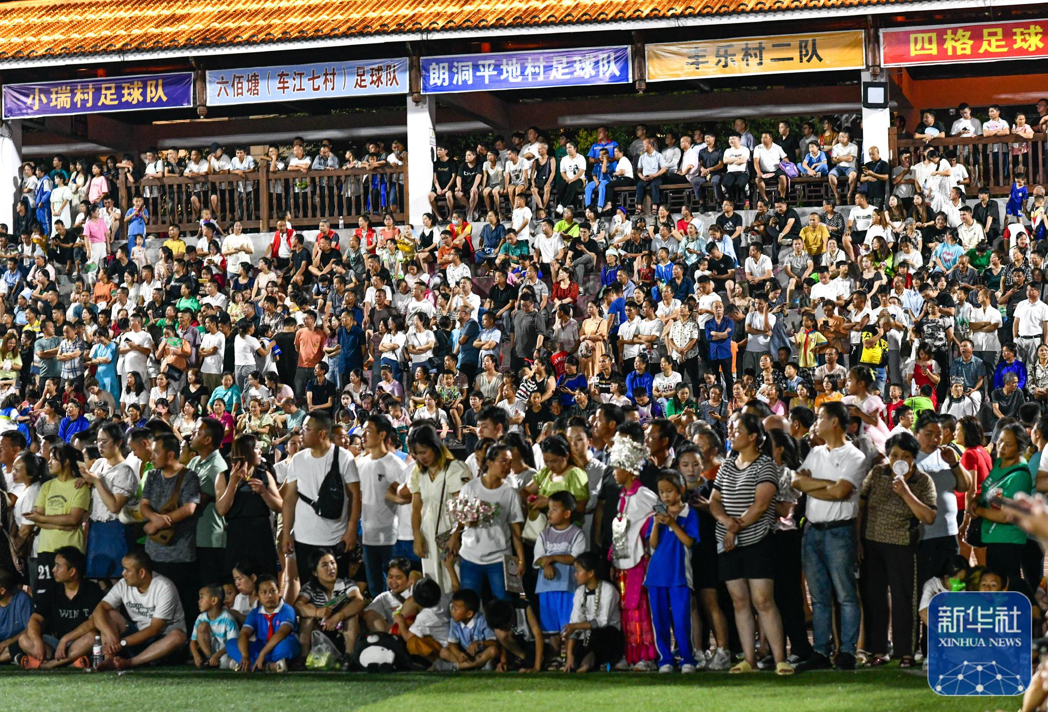 爱游戏体育官网-足球比赛的精彩时刻让人们陶醉其中，乐在其中