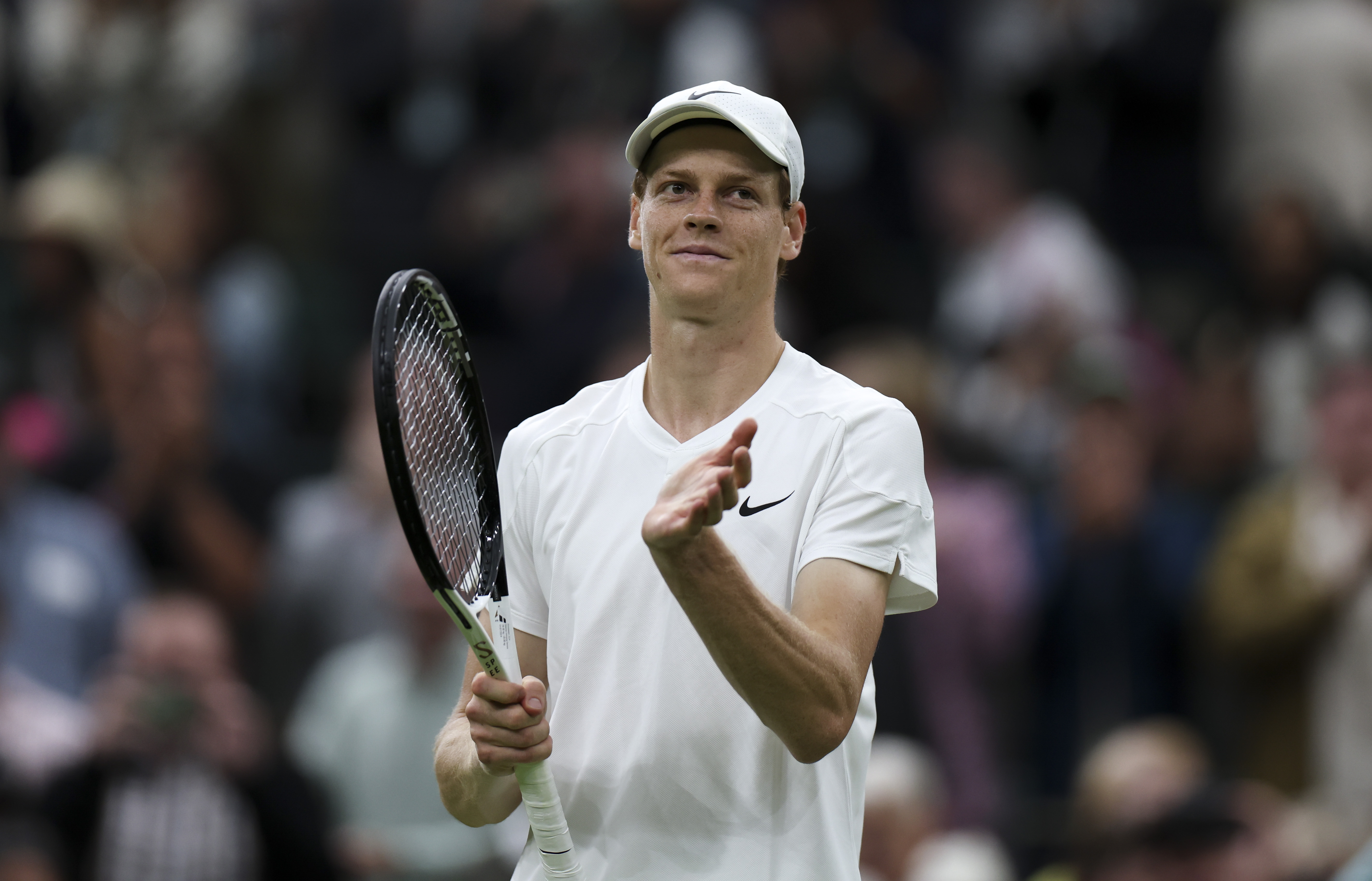 激烈竞争展现体育精神,运动精神感人 激烈竞争展现体育精神,运动精神感人