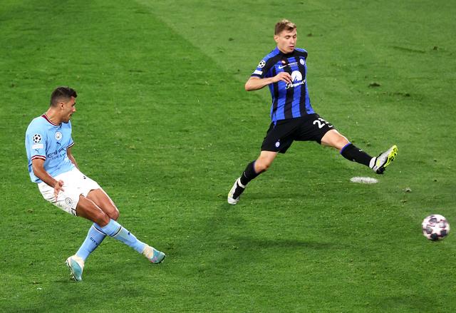 欧洲足球联赛豪门对决，实力角逐惊险刺激