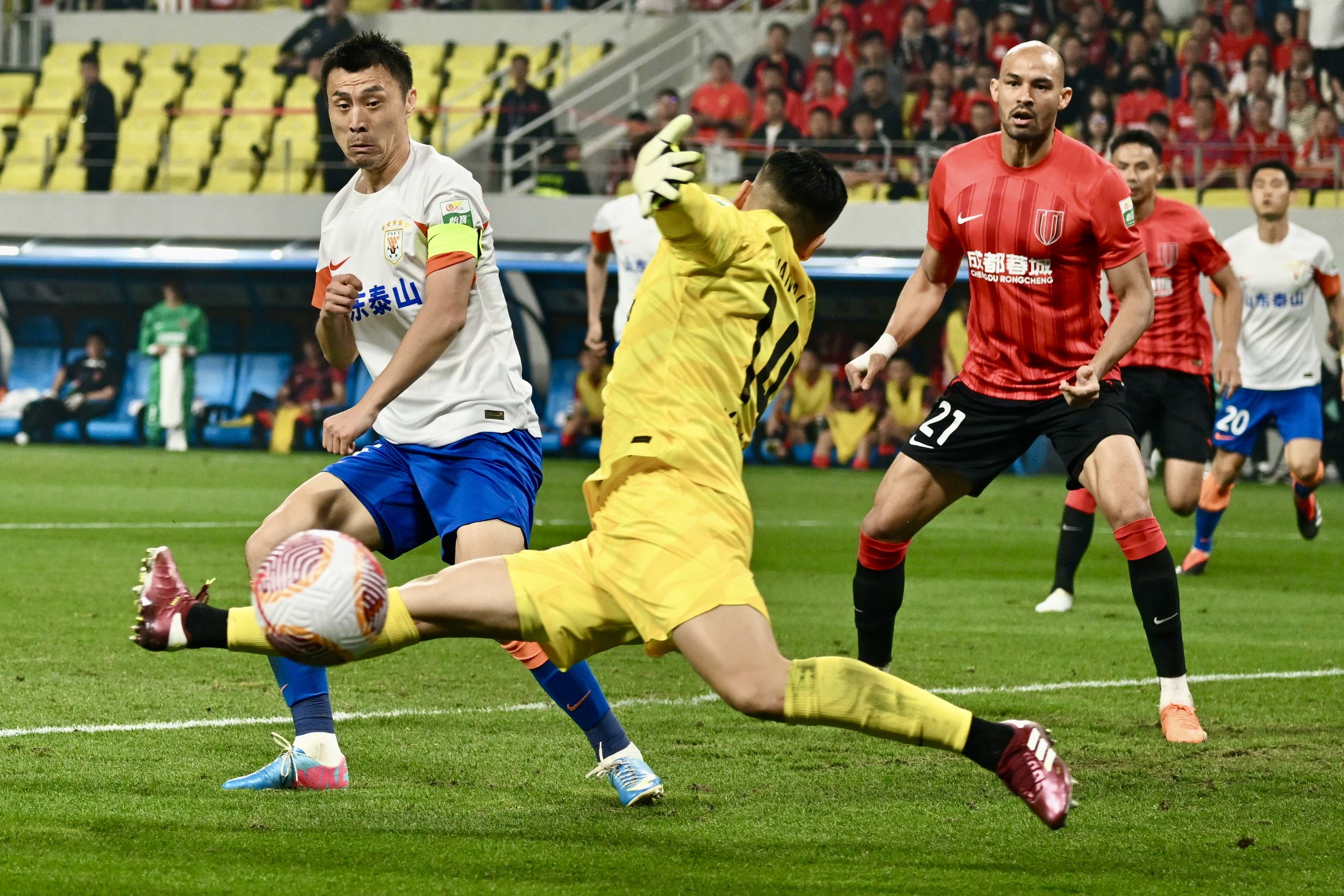 爱游戏网页版入口-广州球队壮大实力，赢得连胜创纪录