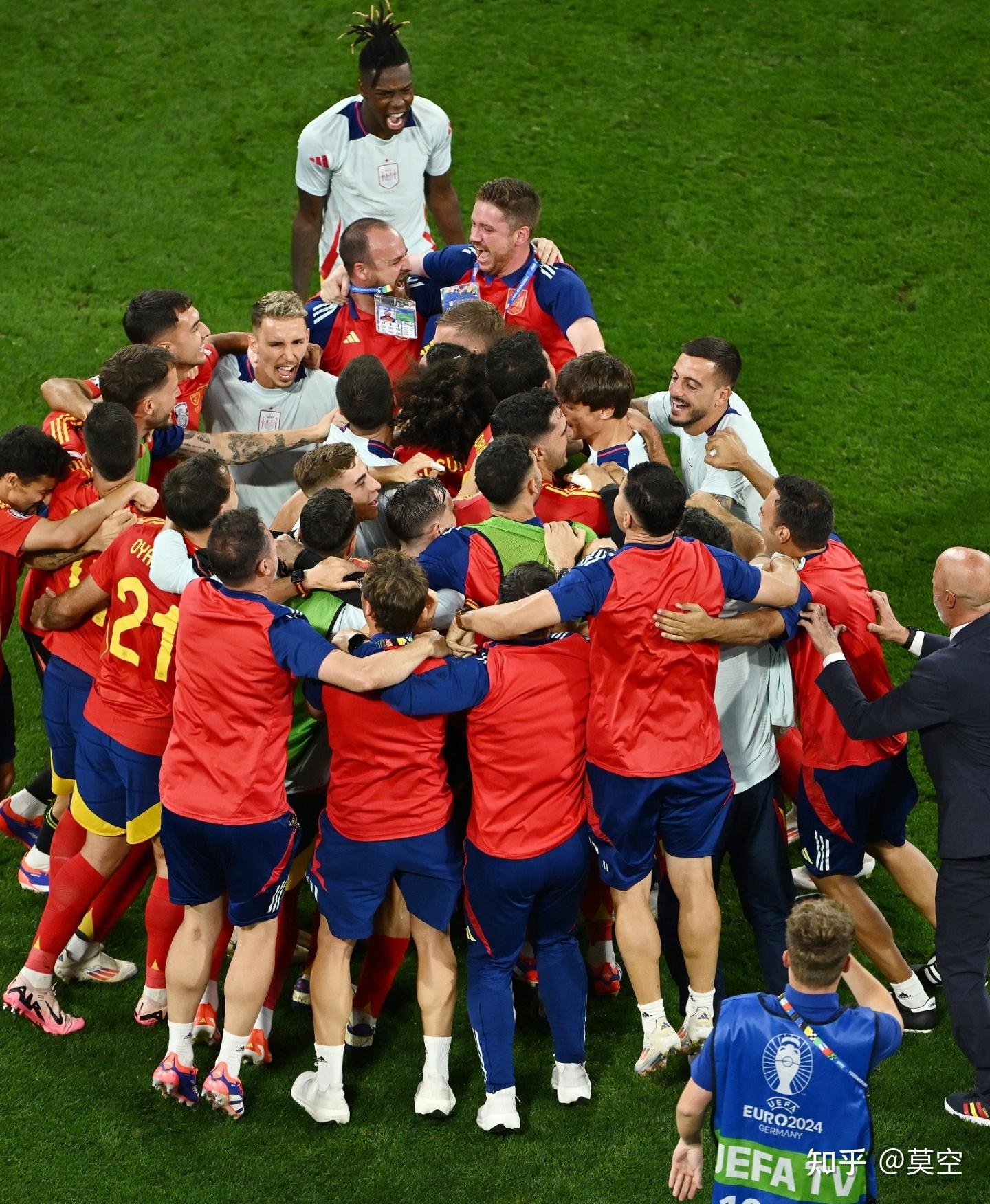 关于亚洲足球锦标赛再次精彩上演,观众满场欢呼的信息 关于亚洲足球锦标赛再次精彩上演,观众满场欢呼的信息