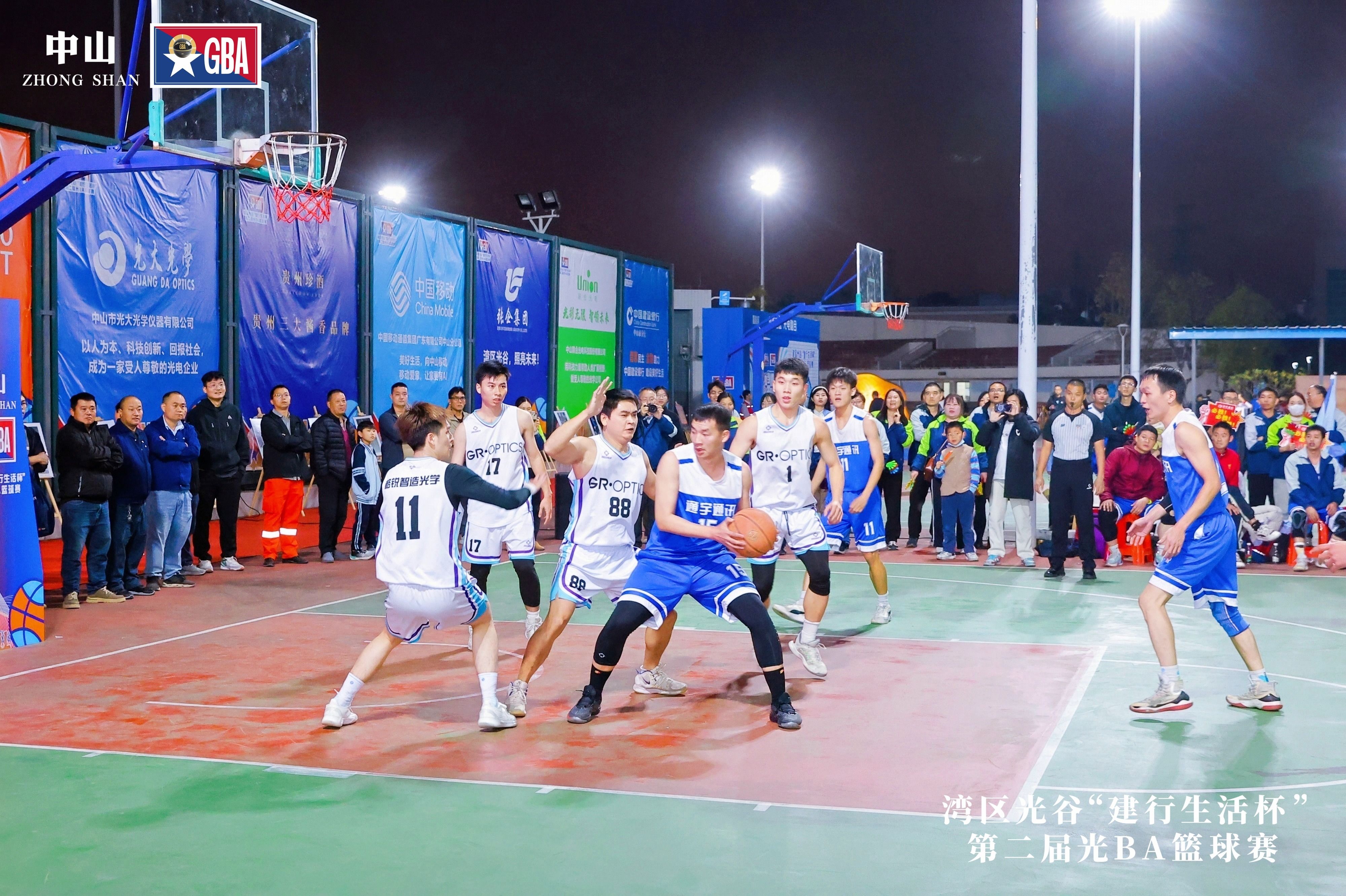 篮球联赛冠军庆功会举行热闹非凡