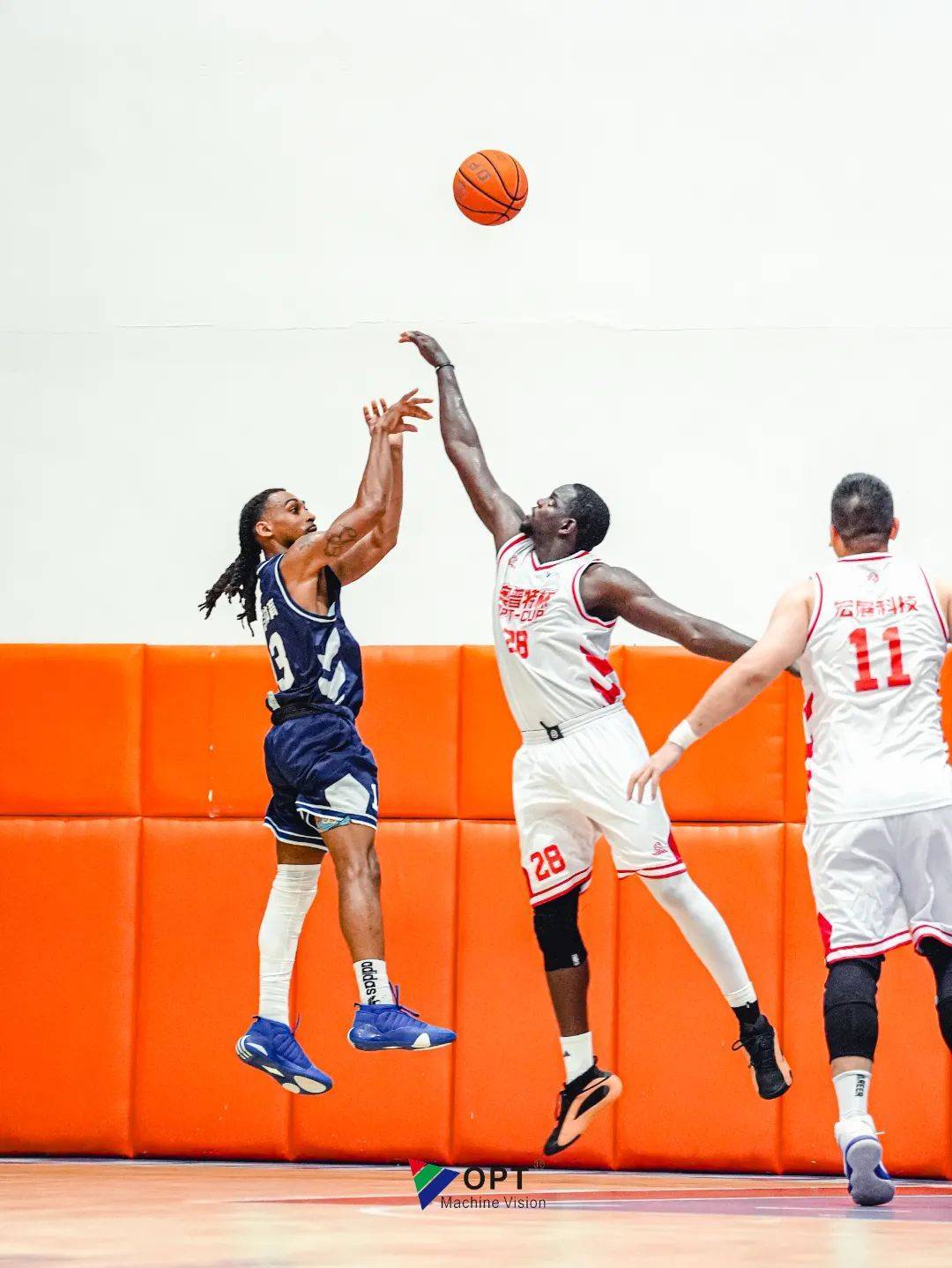 爱游戏体育官网-关于大咖球员齐聚球场，篮球盛宴引人入胜的信息