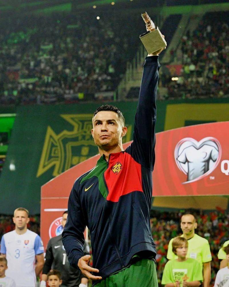 包含葡萄牙队长助攻建功，C罗点射锁定胜利！的词条