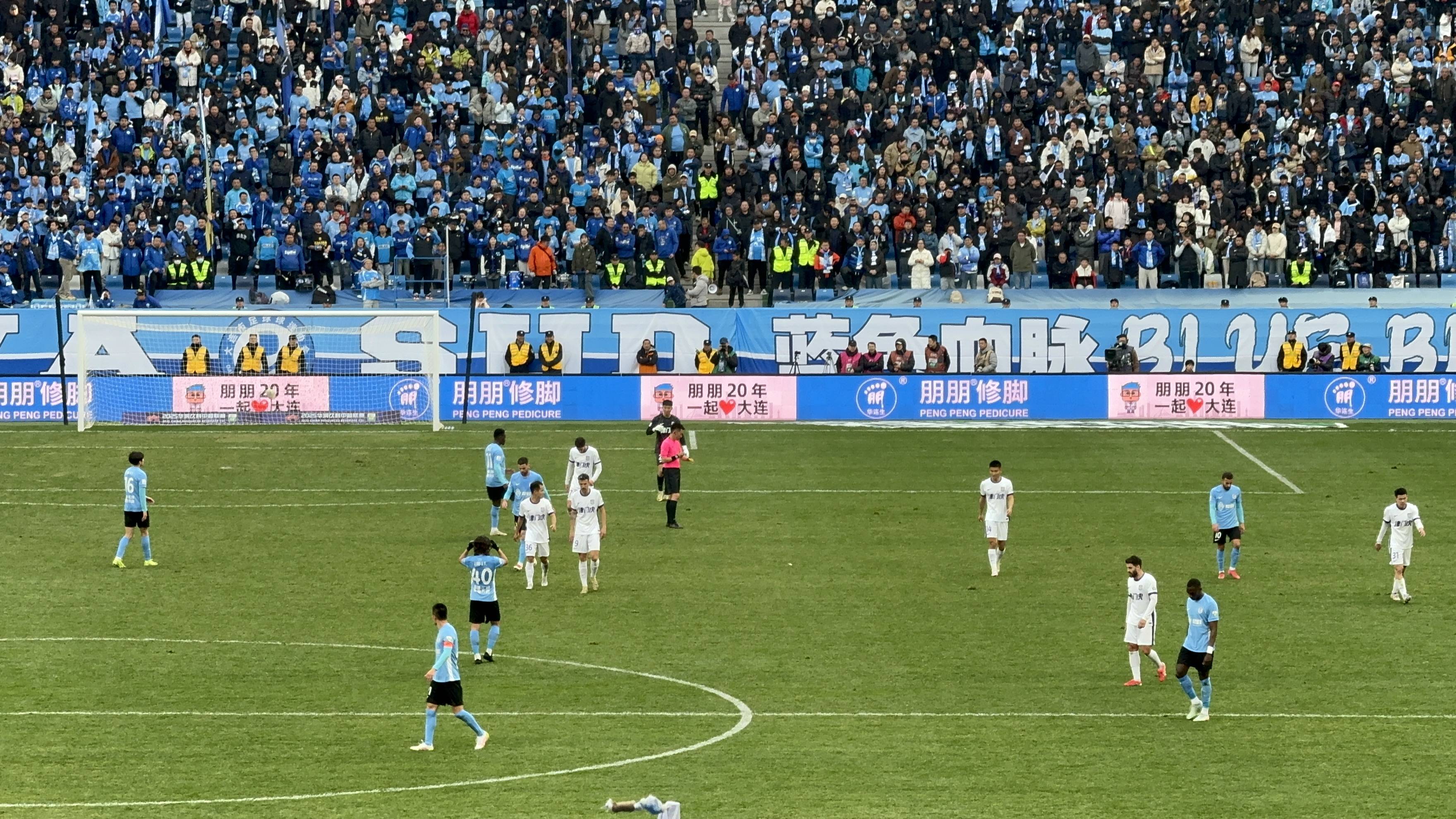 重要比赛球队精彩表现，球迷惊呼