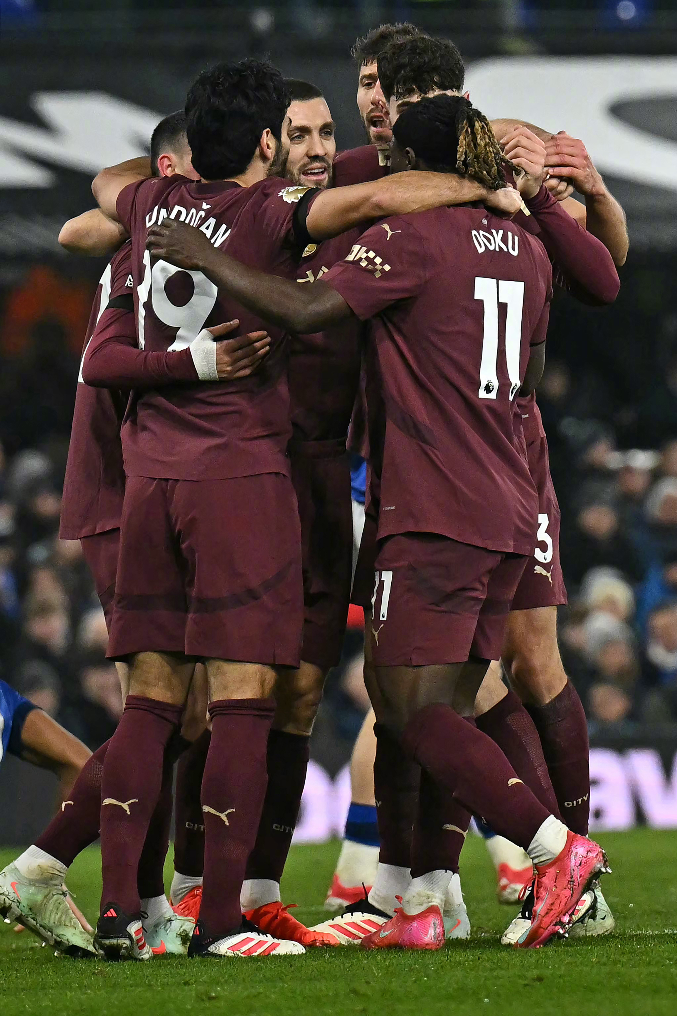 曼城主场大胜埃弗顿，梅西破门创造里程碑的简单介绍