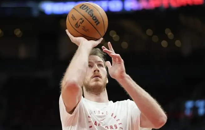 爱游戏官网网页版入口-猛龙阵中中锋连续砍下+，助球队取胜的简单介绍