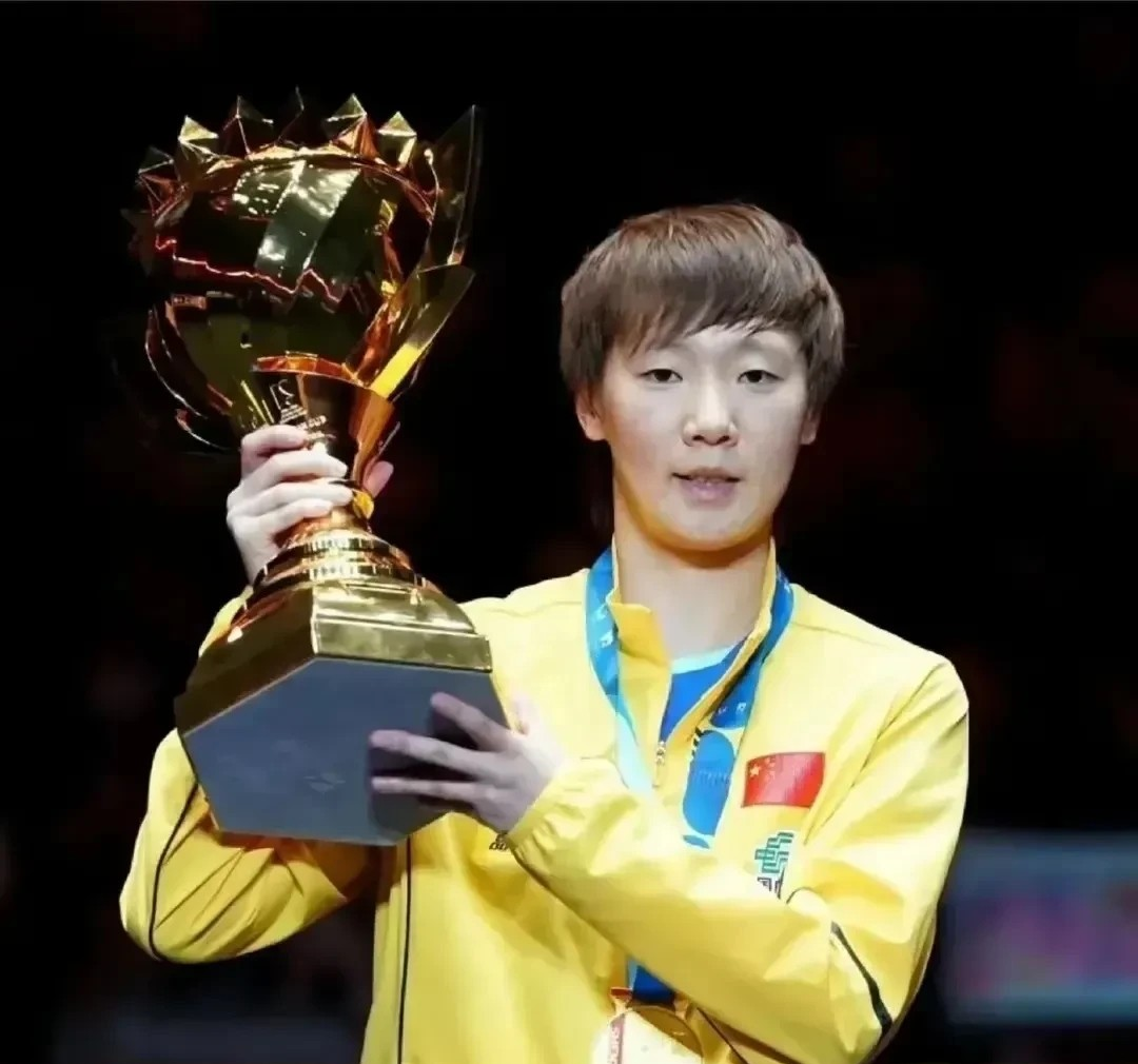 高水准足球对决，女选手勇夺胜利