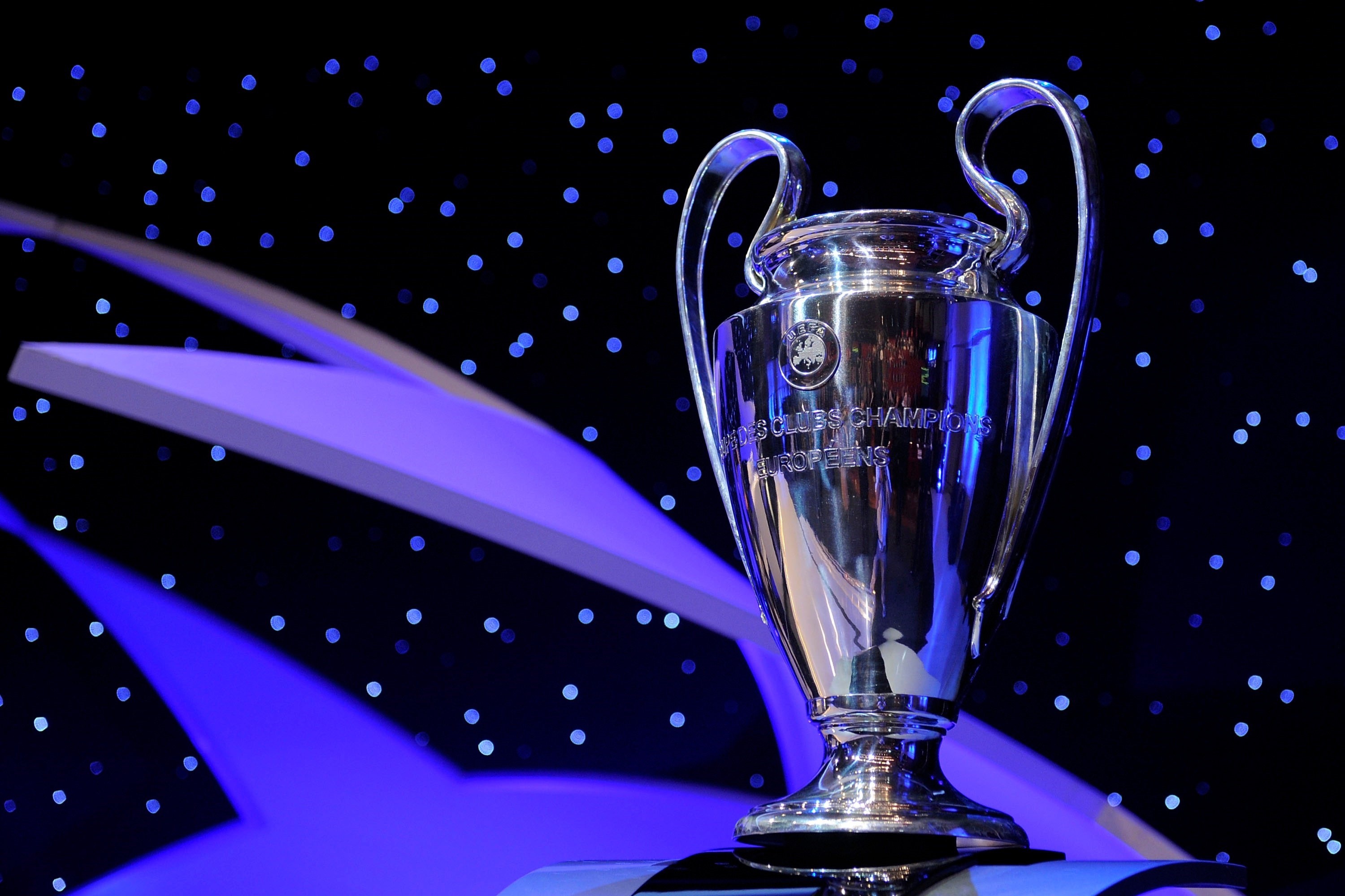 皇马客场战平阿贾克斯，晋级欧冠八强