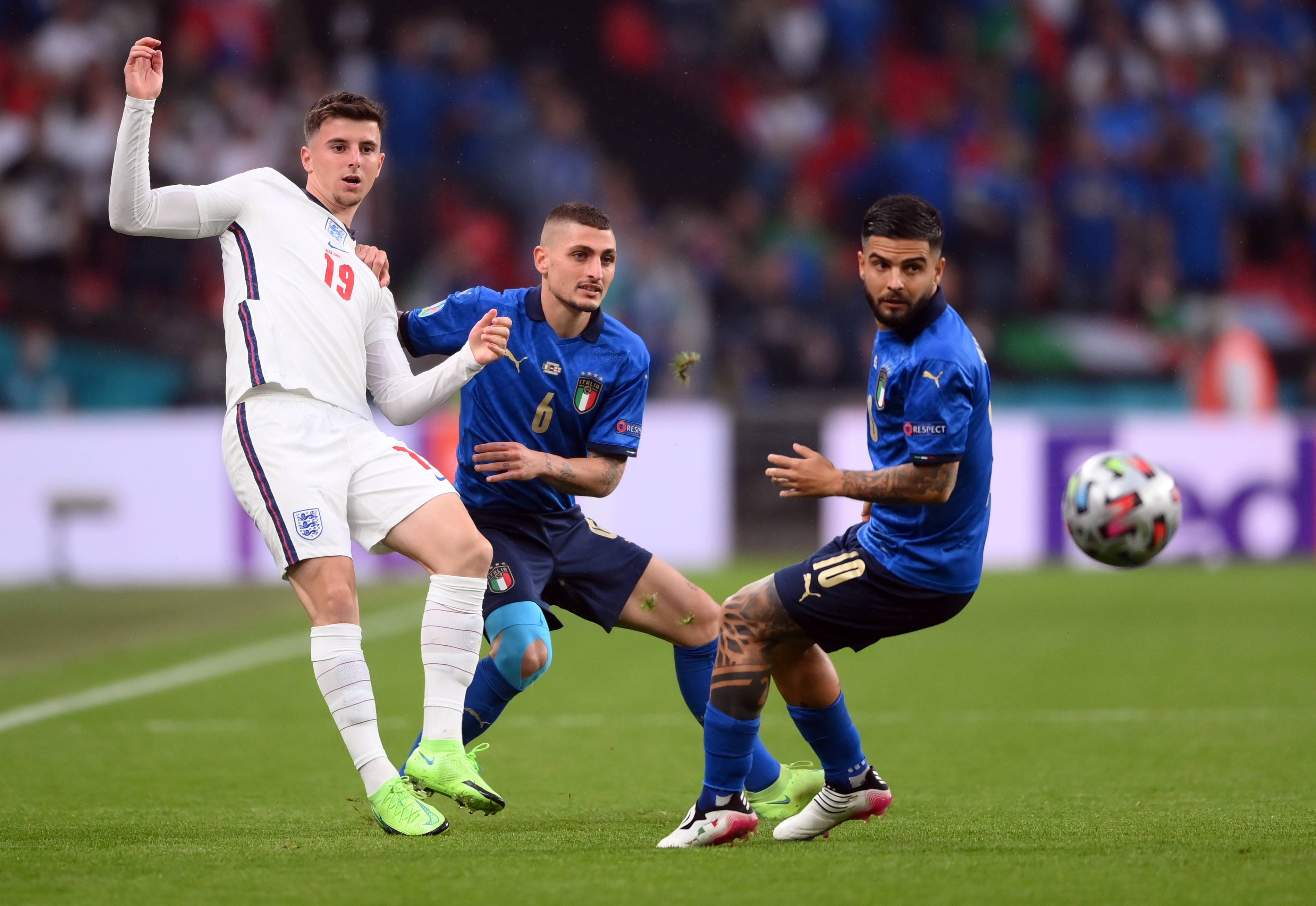 意大利足球比赛中球员们尽展风采 意大利足球比赛中球员们尽展风采