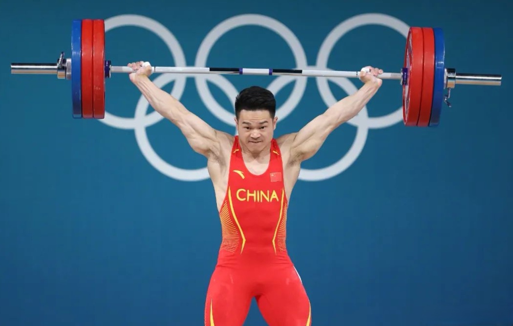 举重比赛中实力对决，这位选手称霸领域的简单介绍